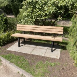 Neue Friedhofsbänke gespendet